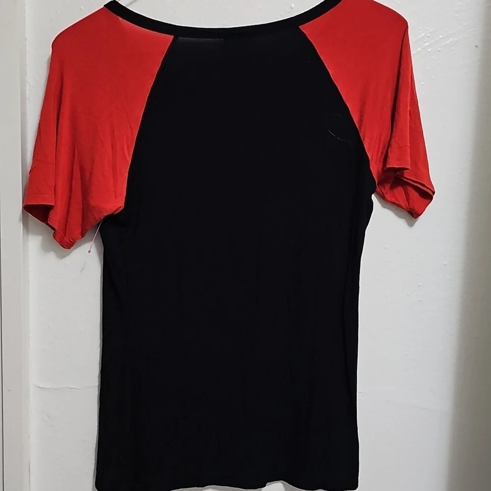 Harley-Davidson Women's Black and Red Short Sleeve Tee- Sz Med - Picture 2 of 3